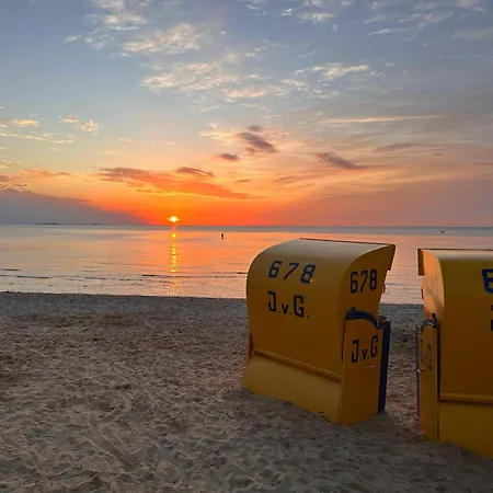 Wellen & Wind - Moderne Mit Meerblick *